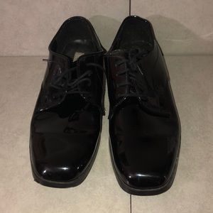 Men’s black shiny Dress shoes
